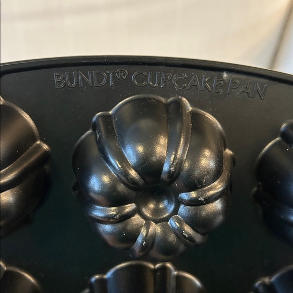 WILLIAMS SONOMA Nordic Ware Mini Bundt Fluted Muffin Pan, NWOT - Picture 3 of 5